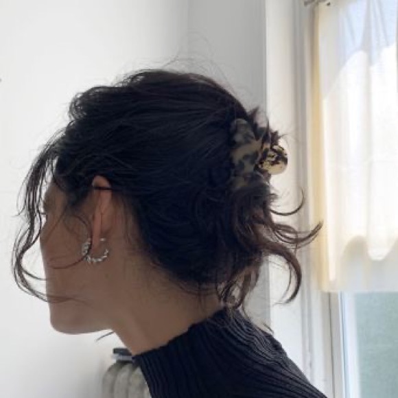 Urban Outfitters Callie hair clip, tortoiseshell. - Picture 2 of 5